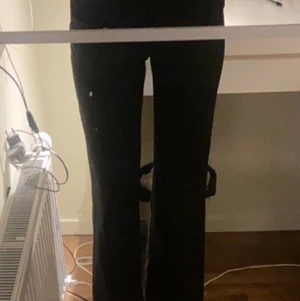 Kostymbyxor  - Kostymbyxor från NA-KD, bra skick och storlek 36! Skriv om du är intresserad så diskuterar vi pris!