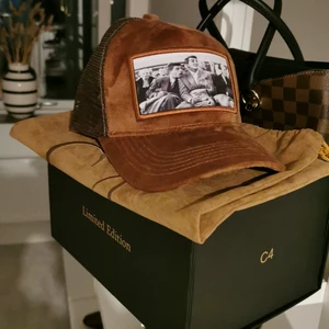 Maggiore keps  - Säljer nu min maggiore keps den är aldrig använd skick 10/10 har bara legat i sin originalkartong hela riden skriv om det är något ni undrar 