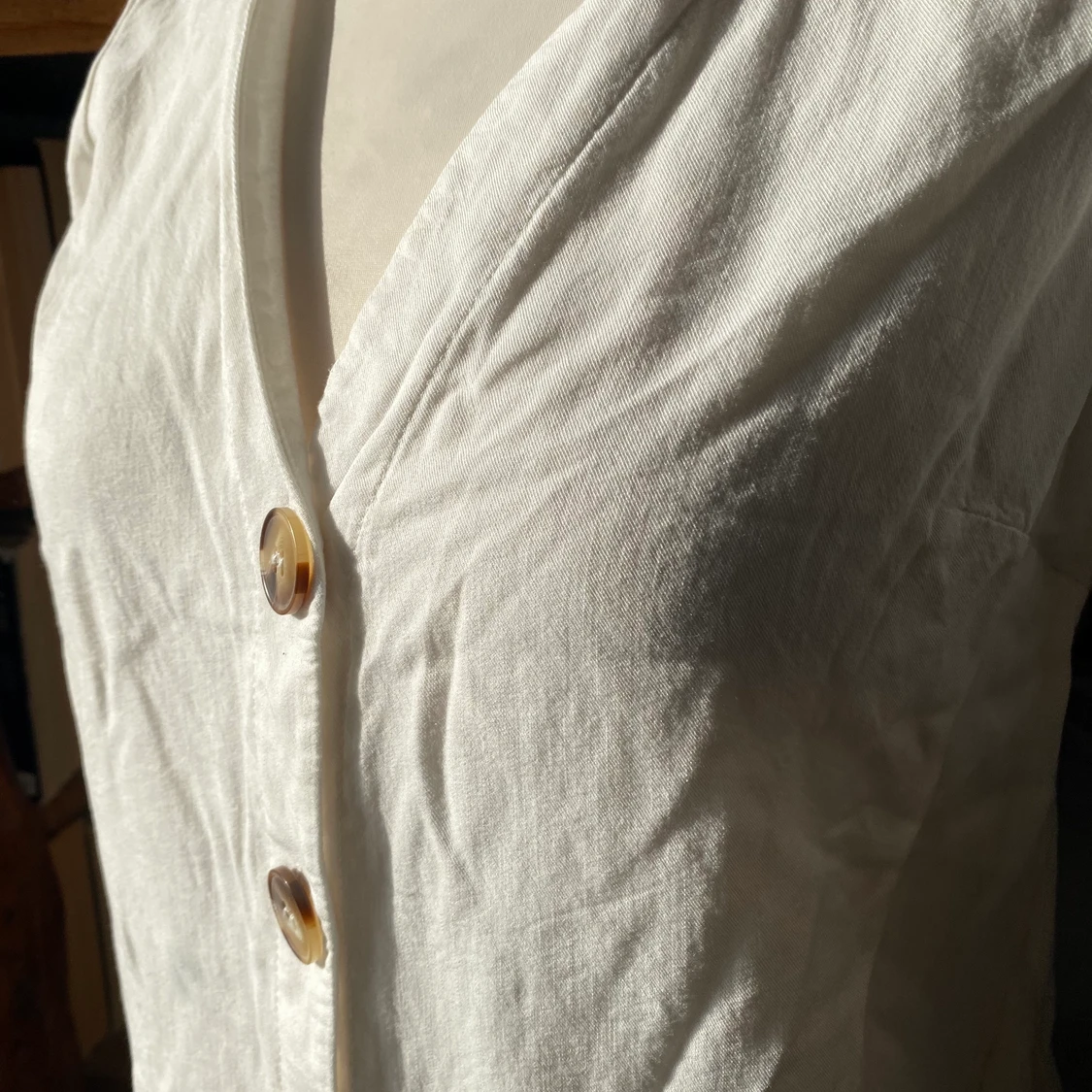 ASOS DESIGN En gullig vit blus med knappar! - 90