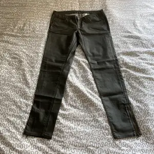 Helt ny oanvänd byxor som skinny Low waist ankle 29,CN 165/74A Made in China by H&M