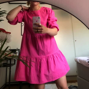 rosa klänning - rosa klänning från hm, st xs. skriv privat vid fråger💖 vid flera av intresse buda!
