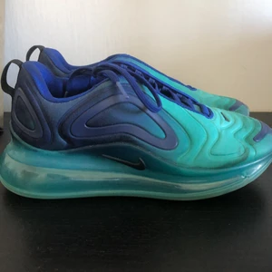 Nike air max 720 - Blå nike airmax 720 i storlek 38