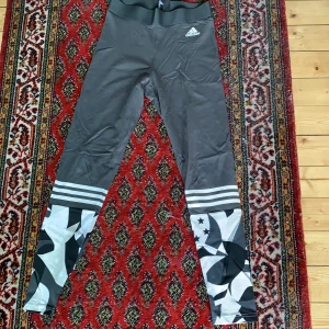 Adidas träningsbyxor - Aldrig använda