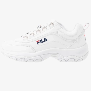 Fila skor, 36- 36,5 - Fila skor i gott skick, använd ca 2 ggr men ser som på bilden. inga slitningar, säljer pga de är tyvärr lite för småa för mig. Köparen står för frakt. nypris låg runt 1000:- 🌻 tveka inte att kontakta mig vid frågor 😊