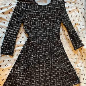 Fin klänning i storlek 32, använd fåtal ggr ! ♥️