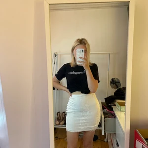 Nelly trend kjol sorlek 36 - Säljer en kjol från Nelly, knappt använd. Passar även storlek 34. 80kr och köparen står för frakten 