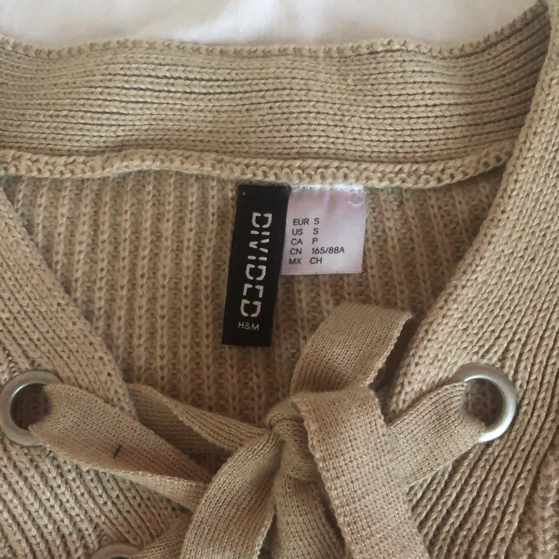 Beige stickad tröja  - 90