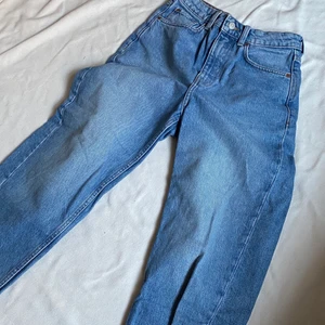 Meg jeans Weekday  - Snygga byxor från weekday i modellen Meg. Går att hämtas upp i Stockholm eller postas💘