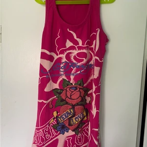 Ed Hardy mini klänning  - Ed Hardy mini dress                                                                       Storlek xl men skulle säga att det är mer en S.                                     Köparen står för frakten 