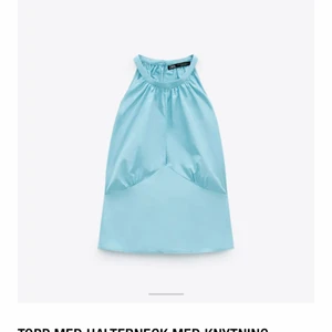 Halterneck topp - Så snygg trendig halterneck tröja ifrån zara. Köpt för 250 aldrig använd, prislapp kvar💙💙