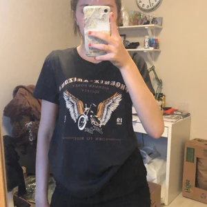 T-shirt  - Cool T-shirt från gina