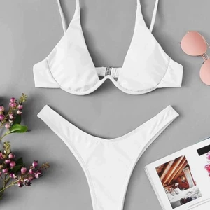 Shein bikini topp - Säljer bikini toppen då den var för liten för mig. Storlek S. Oanvänd