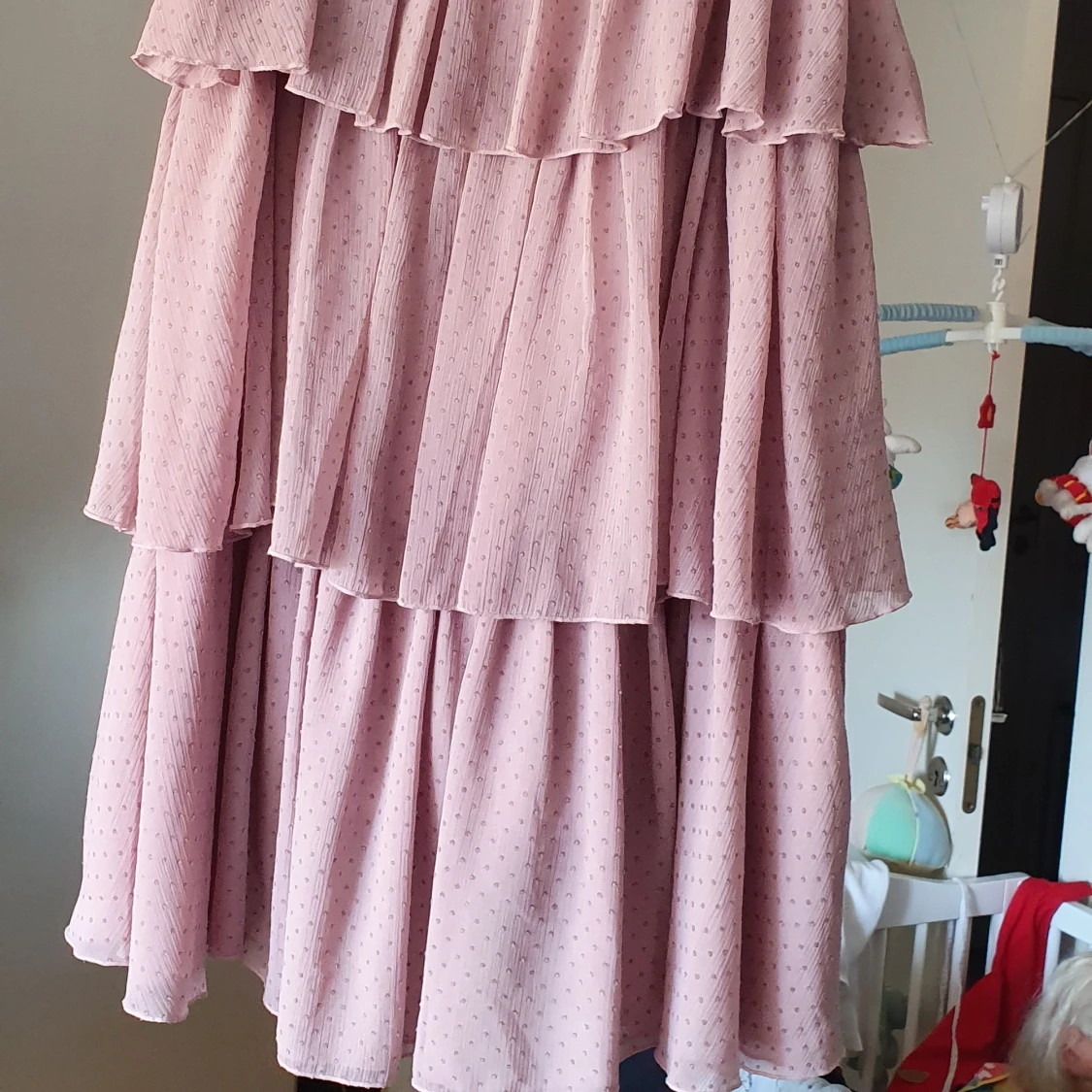 Söt kort volongklänning  - 90