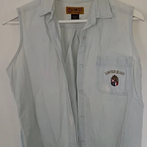 Pilates jeans vest - Jeans vest. Bra kvalitet. Storlek M. Säljer för de kommer till ingen användning.