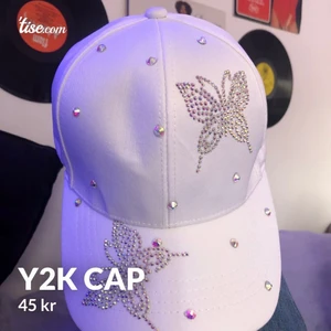 Y2k Cap - ONE SIZE - säljer denna fina Y2k kepsen som man kan juster den själv😁