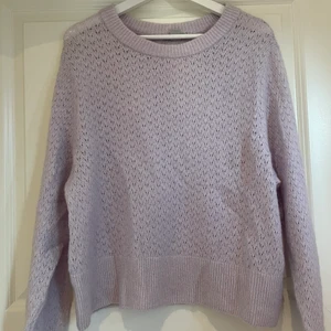 Superfin tröja från H&M - Fin tröja från H&M i storlek XL, väldigt liten i storleken. I fint skick. 