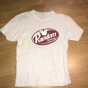 Random Bastards Tshirt - Köpt för 350kr på random bastards hemsida. Inget fel på den. Köpare står för frakt. Betalning sker på swish