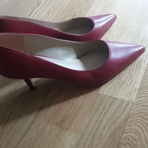 Guess klackskor - Sälja nu min systers klackskor , som hon beställde i fel storlek på  secondhand. 