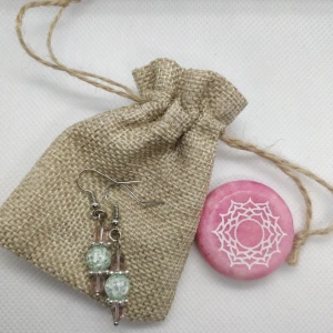 Handgjorda örhängen ⚡ - Handgjorda örhängen med glaspärlor ✨ alla örhängen han göras nickelfria!