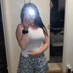 Tillverkad i turkiet  - Vanligt vit linne