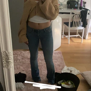 lågmidjade jeans - lågmidjade jeans ifrån crocker, köpta här på plick men passade tyvärr inte så bra på mig 💕storlek är typ xs-s eller större för de är väldigt stretchiga 