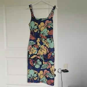 Klänning  - Från zara. Storlek S