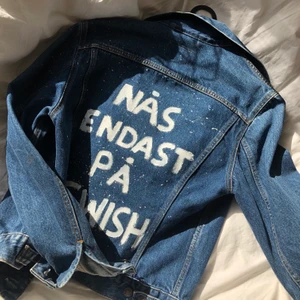 Jeansjacka - Asfrän jeansjacka från Levis text; ”Nås endast på Swish” 🤍🤍🤍