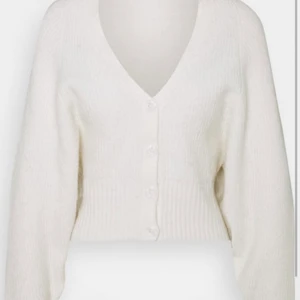 Stickad kofta  - Super fin stickad kofta, Nyskick! Aldrig andvänts. (Ej min bild)