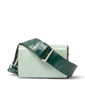 CARIN WESTER LJUSBLÅ - säljer min CARIN WESTER axelremsväska i LJUSBLÅTT, alltså den på bilden fast i ljusblå! finns några supersmå fläckar men är inte märkvärdiga alls!