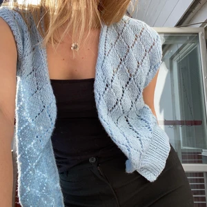 Kofta  - Jättegullig kofta utan armar 😍