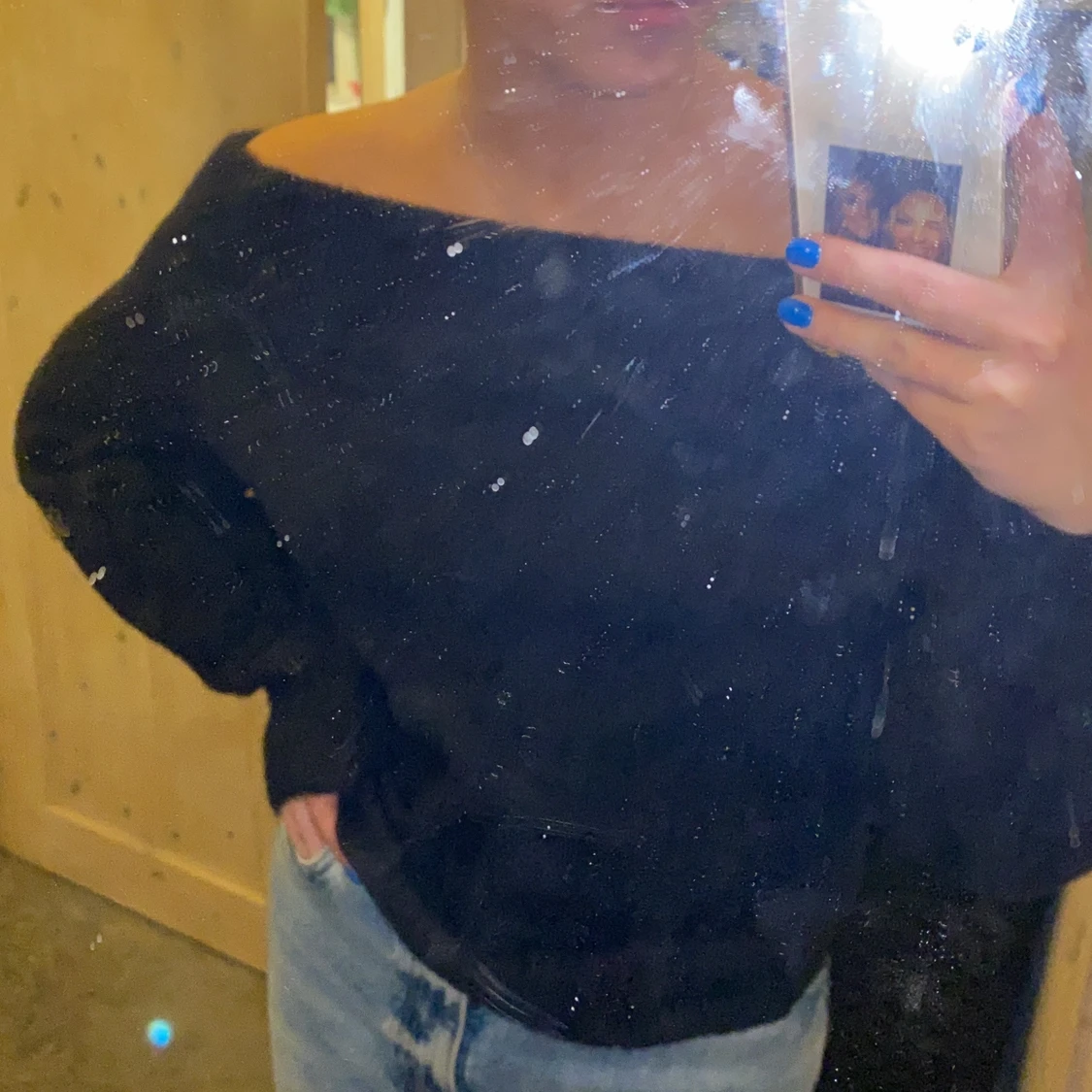 Skön svart off-shoulder tröja - 91