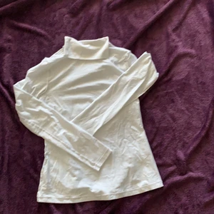 Poloneck tröja  - Nyskick och aldrig använd.