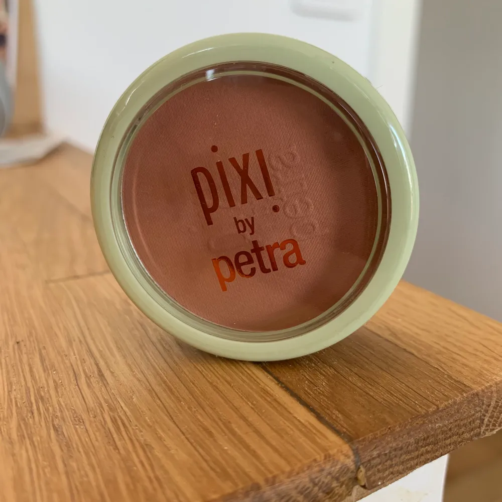 Pixi by Petra är en fin face blush i färgen beachrose. Den är fortfande inplastad då de inte passar min hudton. Övrigt.