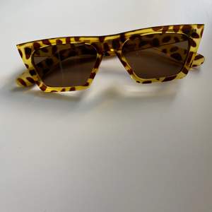 Coola solglasögon i cateye modell med leopardmönster typ. Snygga och bekväma, köparen står för frakten😛