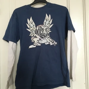 Långärmad  - Långärmad tröja köpt från secondhand. Knappt använd av mig själv, bra skick 