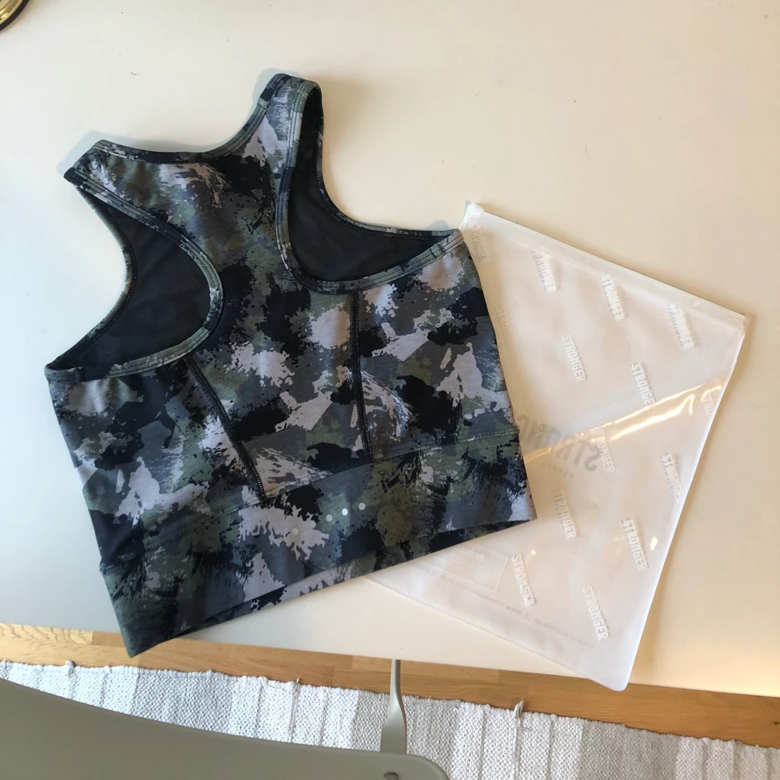 Träningstop från STRONGER - 90