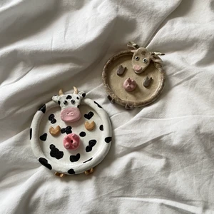 Incense hållare - Kan användas som icense hållare och även skål som man kan ha sina smycken i! Egengjorda så kan finnas små defekter! Kan även ta beställningar på dessa. Priset varierar beroende på storlek och tid! (priset i titeln är minimum)