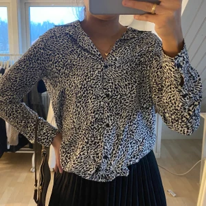 Supersöt blus/skjorta  - Aldrig använd, strl S-M 