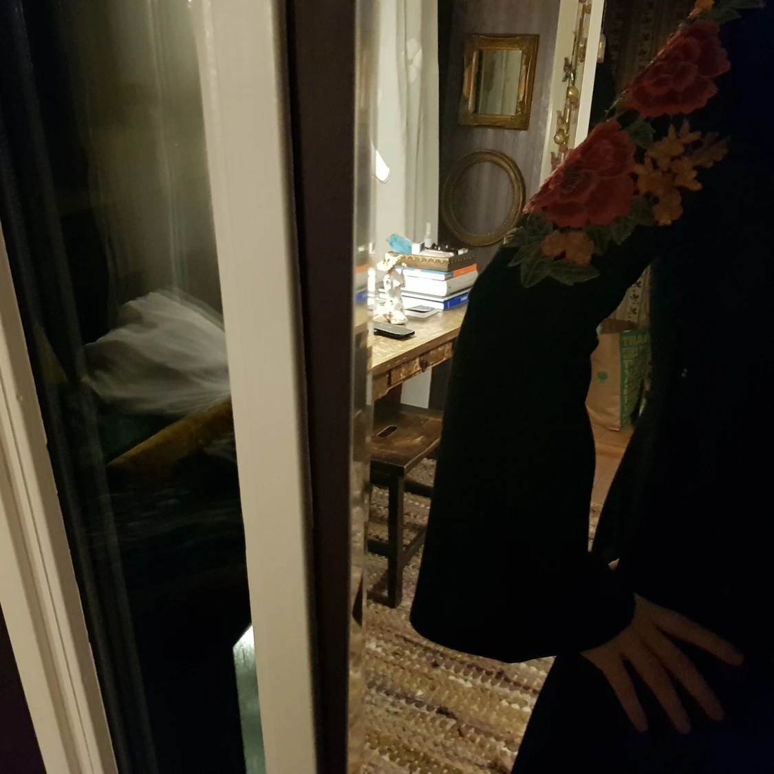 Svart klänning rosor - 90