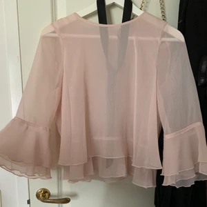 Blus - Jättefin rosa blus, använd fåtal gånger och passar xs och s