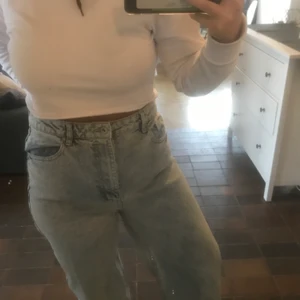 Booho jeans - Ett par jeans från booho som jag nu säljer för att dem är för stora och jag hann inte skicka tbx dem, dem är i storlek 44, skriv privat för fler bilder