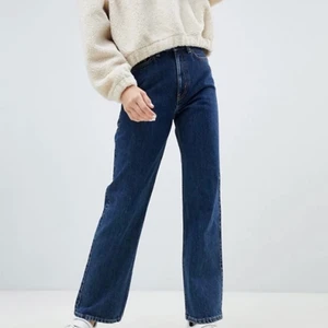 Weekday jeans row  - Storlek 26/30. Högmidjad, rak modell. Nyskick.