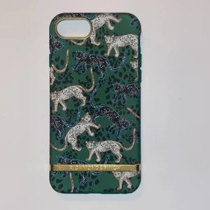 Mobilskal - Superfint skal som inte använts på länge på grund av köp av ny mobil. Superfint skick och delbart. 