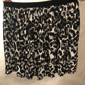 2 kjolar  - 2 kjolar i storlek XXL, säljer pågrund av att dom är för stora så aldrig använt dom, helt oanvända och lappen finns kvar på båda💗 40 kr styck eller båda för 70 kr                                          Frakt tillkommer