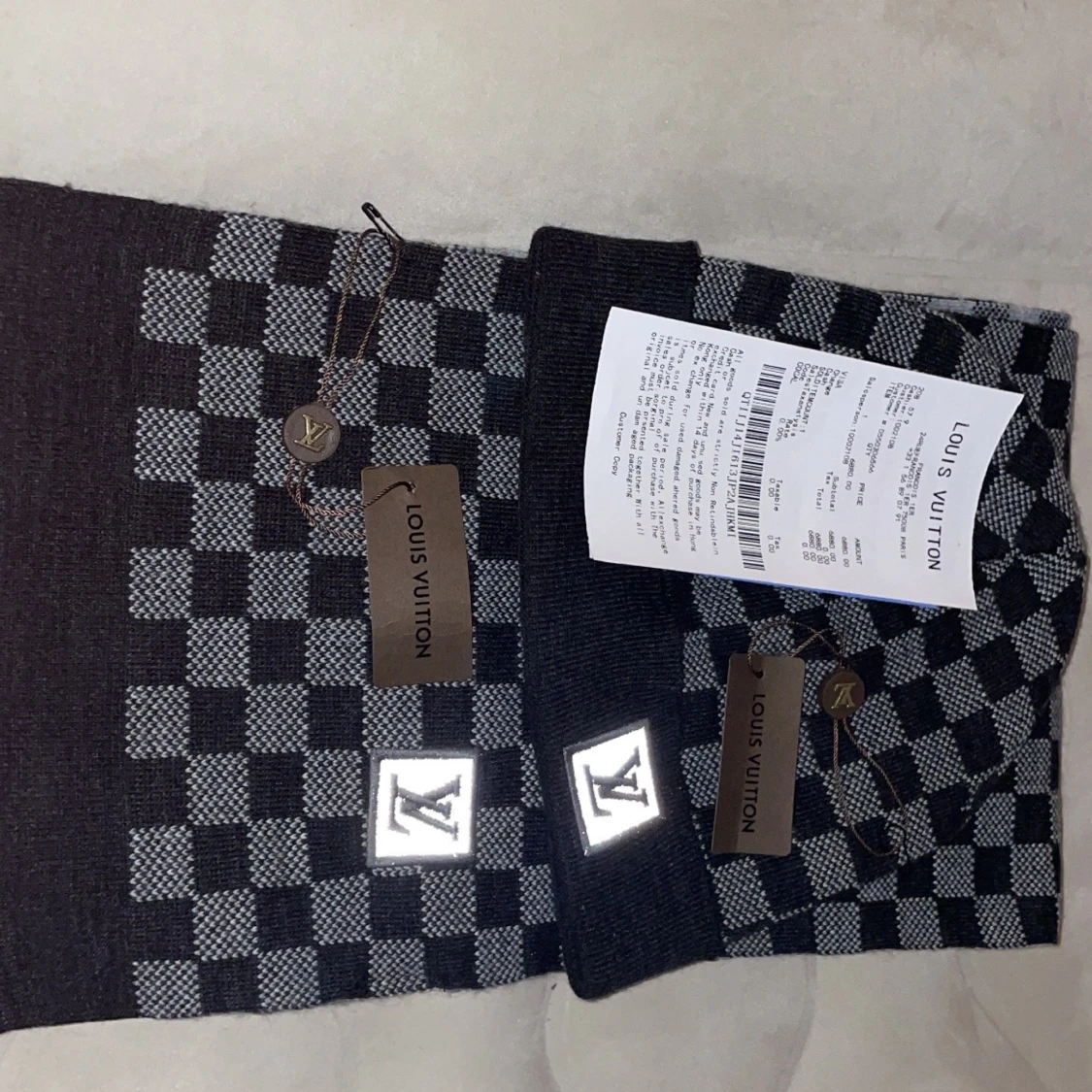 Louise Vuitton mössa och halsduk - 90