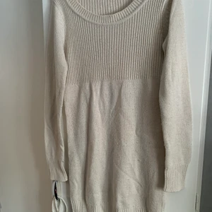 Storlek M - Stickad mysig klänning från Only.