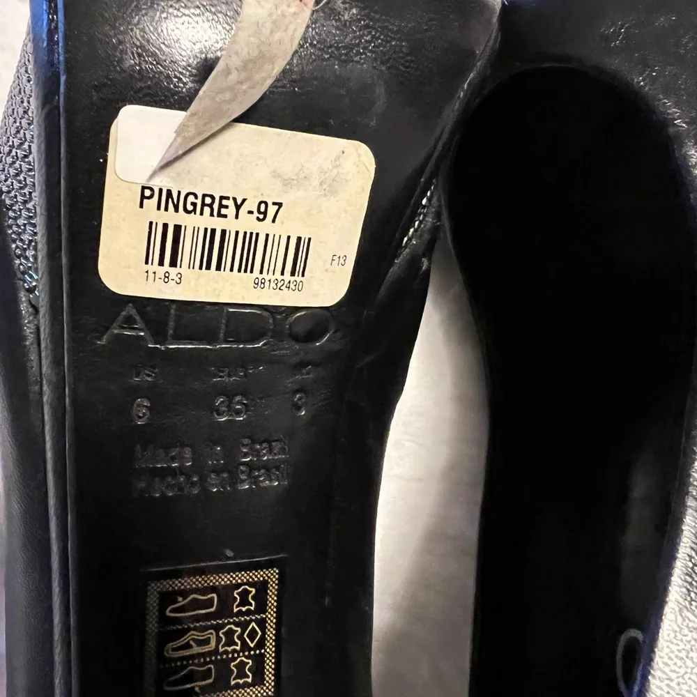 Aldo nya klackskor svart i storlek 37 för 100kr . Skor.