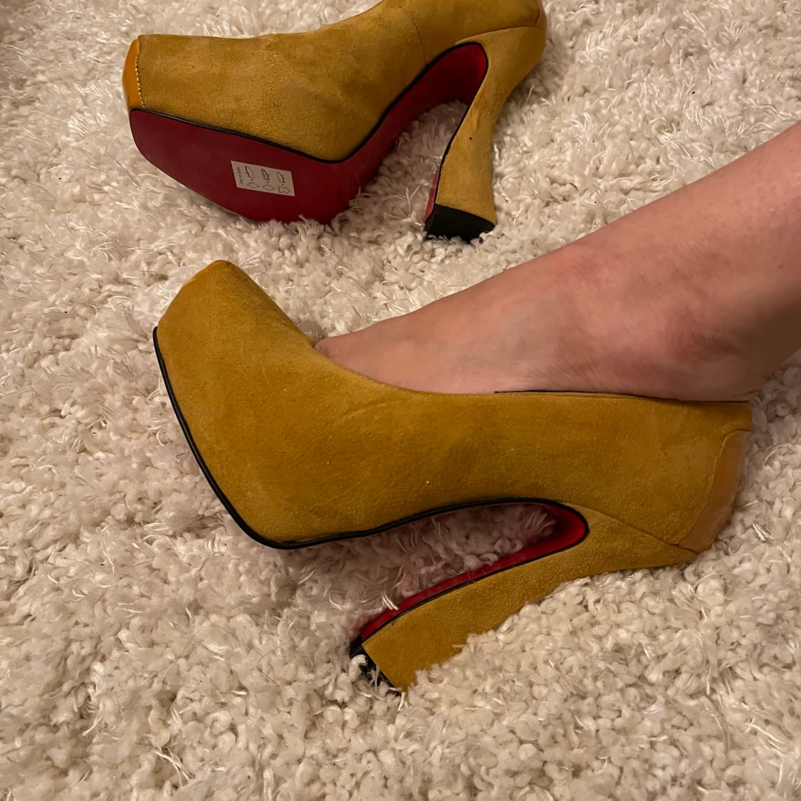 Oanvända pumps i mocka stl38 