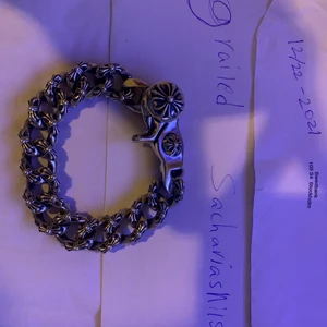 Chrome hearts fancy double link - Chrome Hearts armband i .925 sterling silver.         vann på GOAT under deras black friday utlottning. Armbandet är äkta och i bra skick som kan ses på bilden. Säljer då den är för stor för mig.                                              Estimerat värde på 15000 enligt goat.                                                                                                            Längd: 22 cm