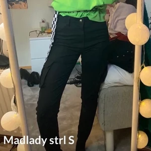 Cargo pants - Från madlady strl Small! Kan skicka fler bilder privat om intresse finns. 